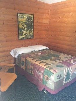 Smokey Hollow Resort Wasagaming Exterior photo